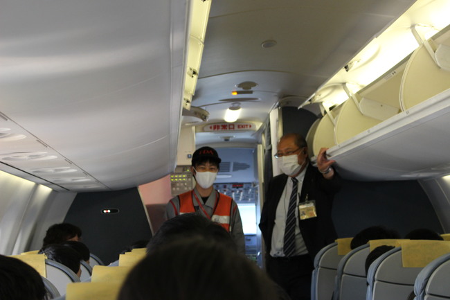 機内