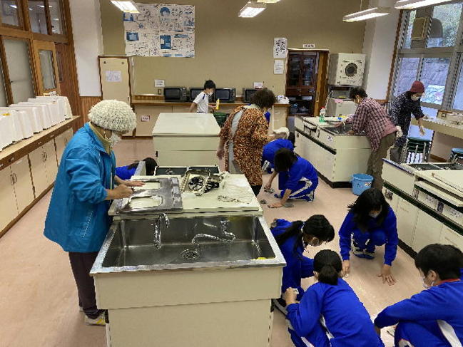 地域のみなさんと大そうじ 大田市小中学校教育サイト 地域のみなさんと大そうじ 大田市小中学校教育サイト