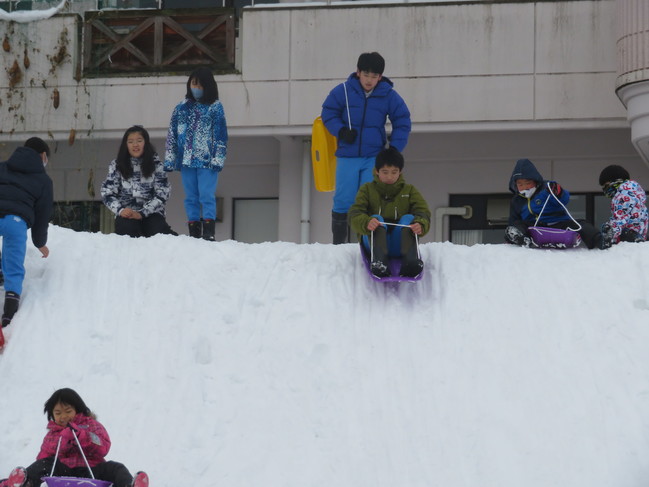 雪遊び３