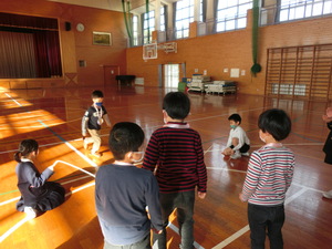 ５