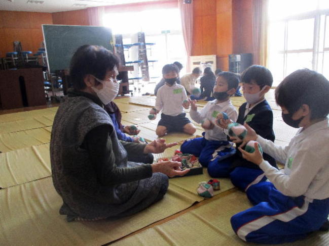昔の遊びで交流会 大田市小中学校教育サイト 昔の遊びで交流会 大田市小中学校教育サイト