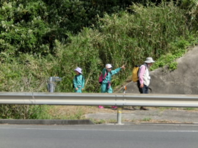 馬路まで到達