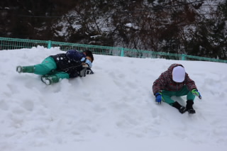 雪遊び