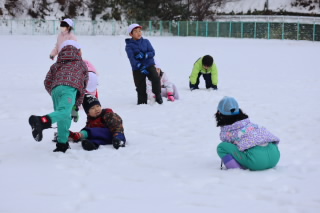 雪遊び