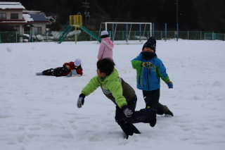 雪遊び