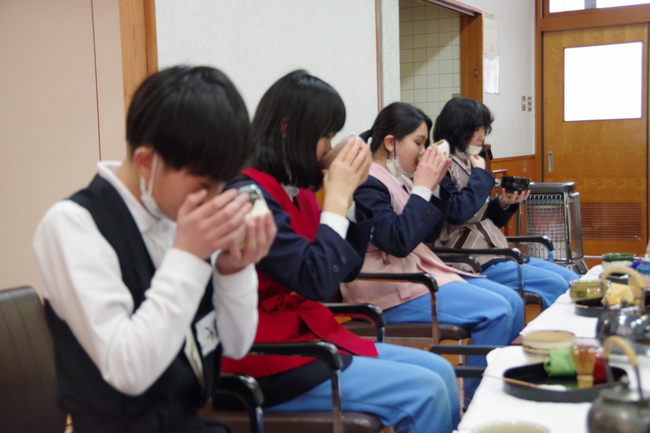 ５