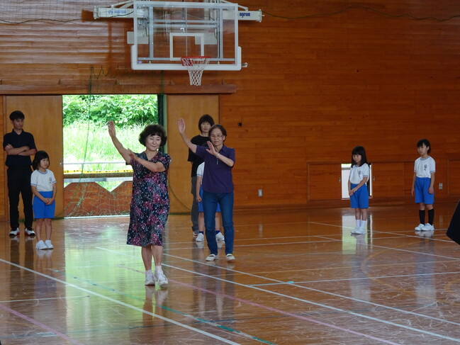 ２