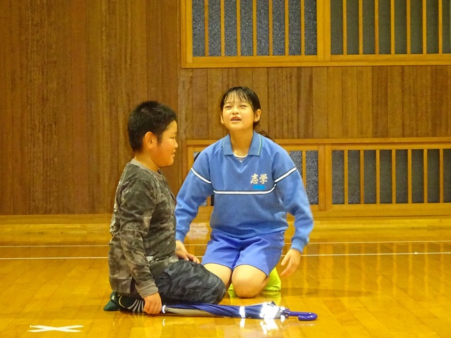 ス６