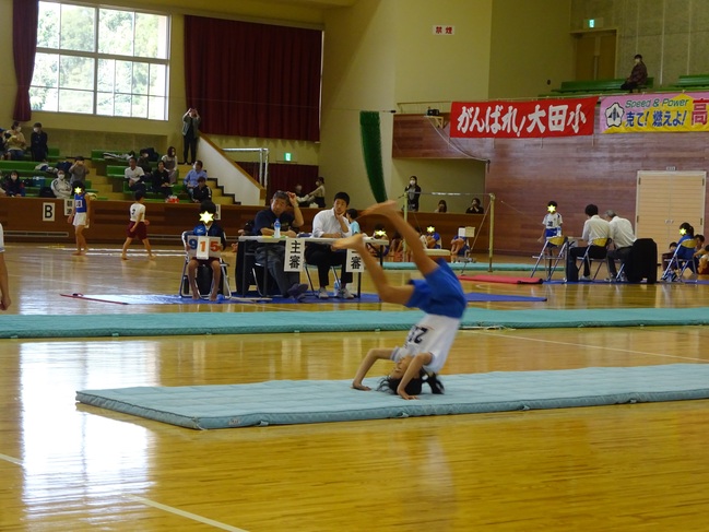 ２