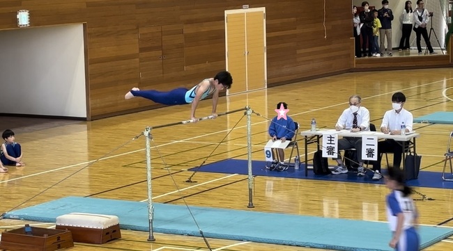 ２