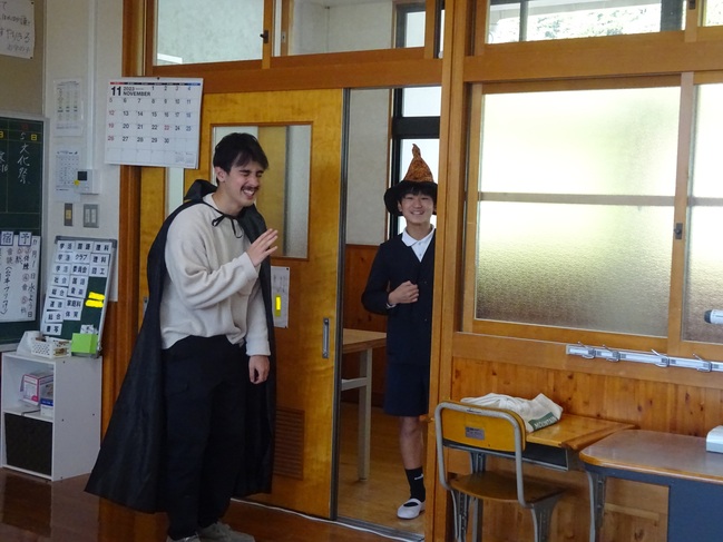 ５