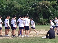 ７