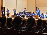 ４