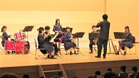 ４