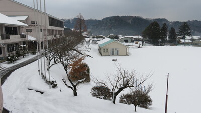 雪景色校舎あり
