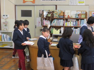 朝の図書館