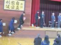 １５