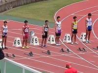 ４