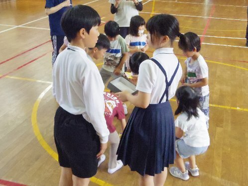 ２