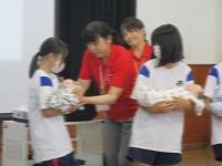３