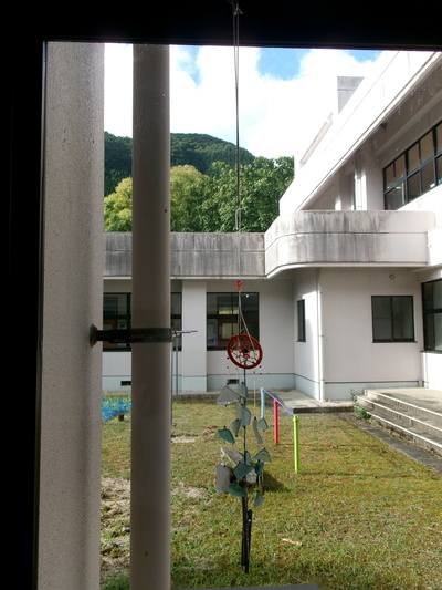 １