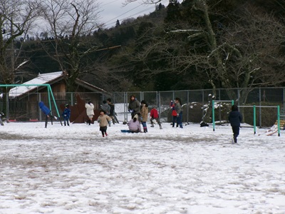雪遊び