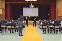１