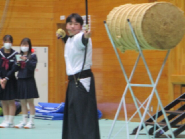 １