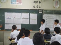 ４