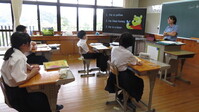 採用英語
